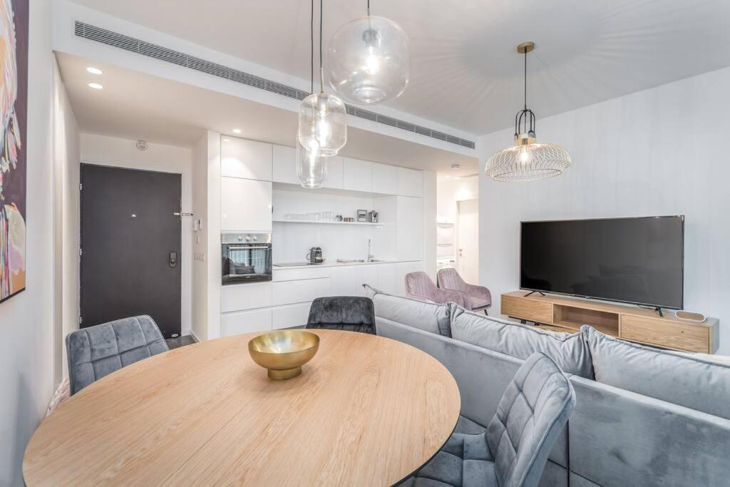Modern And Design 1 Bd Apt Close To The Beach Тель-Авив Экстерьер фото