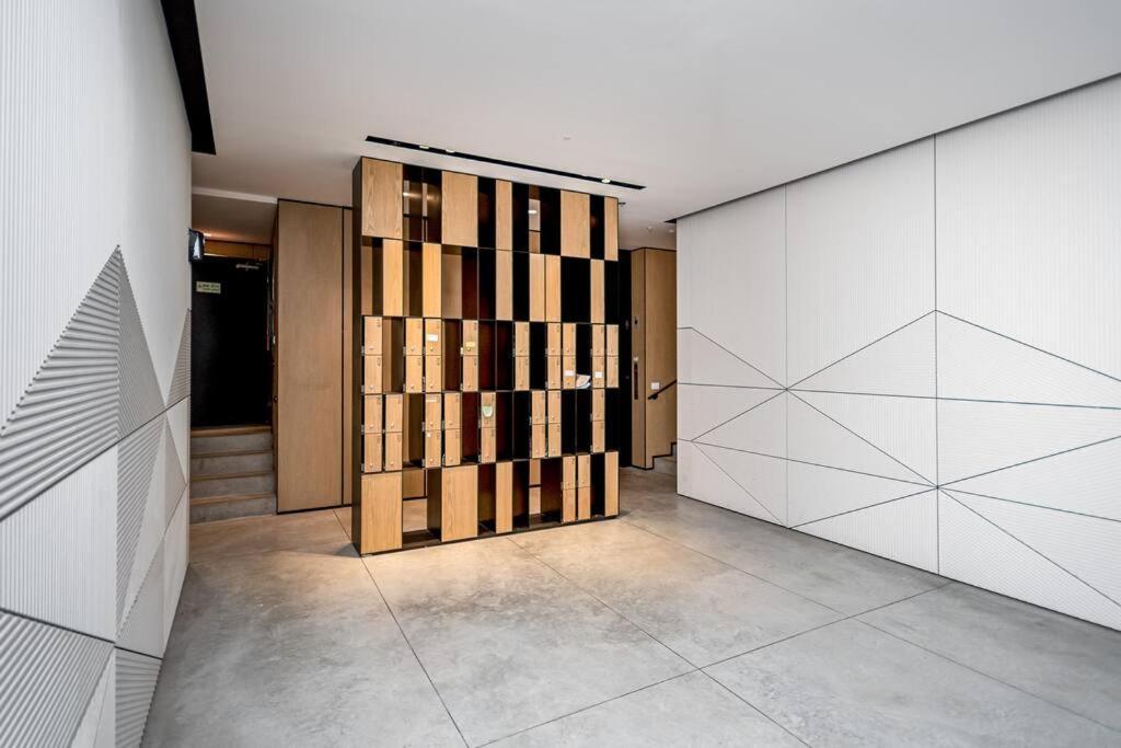 Modern And Design 1 Bd Apt Close To The Beach Тель-Авив Экстерьер фото