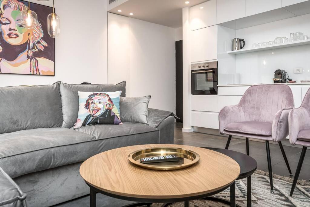 Modern And Design 1 Bd Apt Close To The Beach Тель-Авив Экстерьер фото