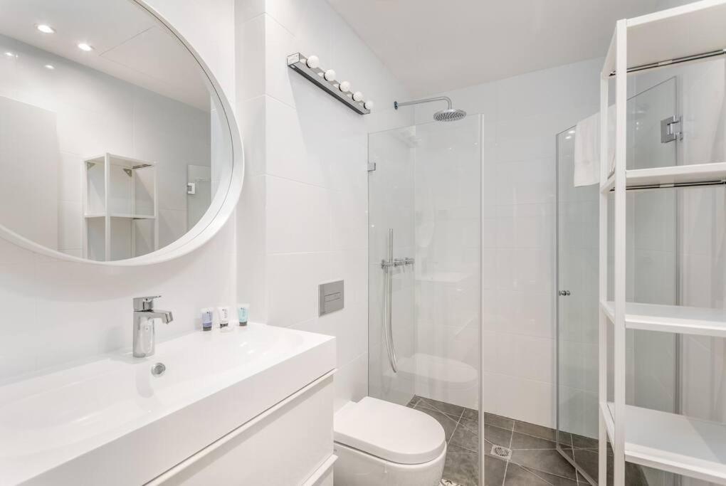Modern And Design 1 Bd Apt Close To The Beach Тель-Авив Экстерьер фото